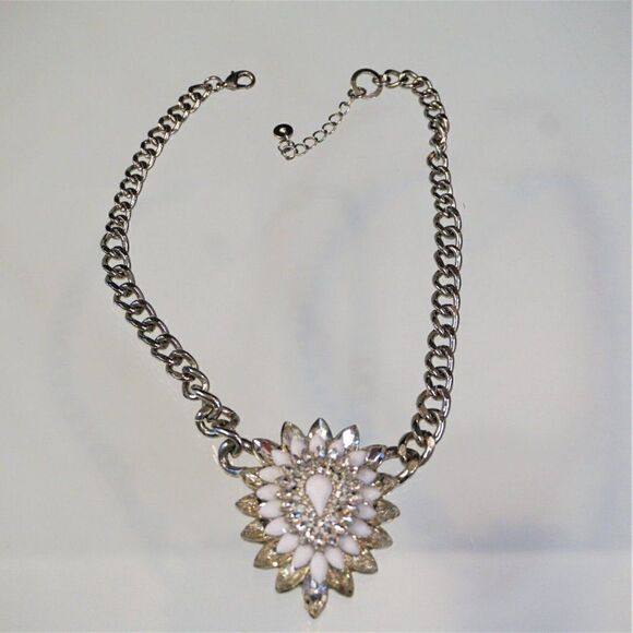 Jeweled Floral Statement Necklace Sparkling Pendant Silvertone Chain - Picture 4 of 7